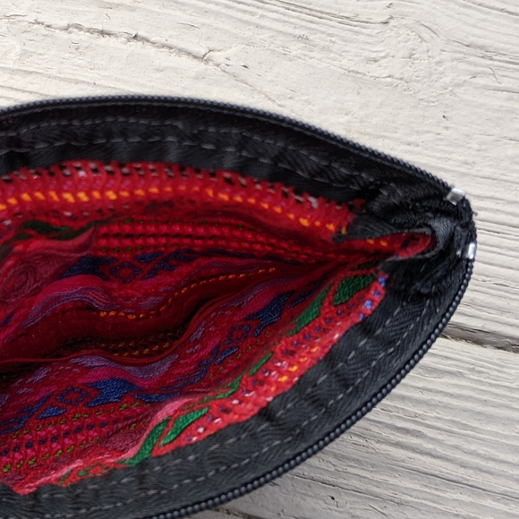 Cute Woven Tribal Print Change Purse - Picture 3 of 4